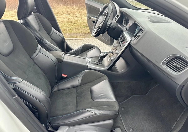Volvo V60 cena 99999 przebieg: 101000, rok produkcji 2017 z Bojanowo małe 67